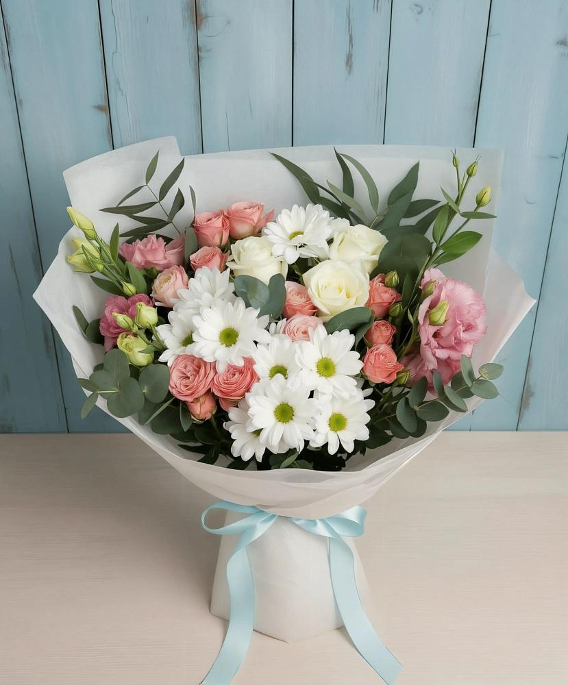 Букет цветов из: Розы, Лизиантусы и Хризантемы в Калининце