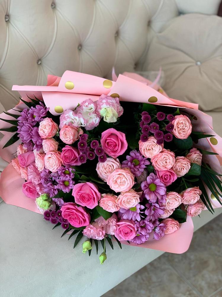 Букет цветов из: Хризантемы, Розы и Лизиантусы в Калининце