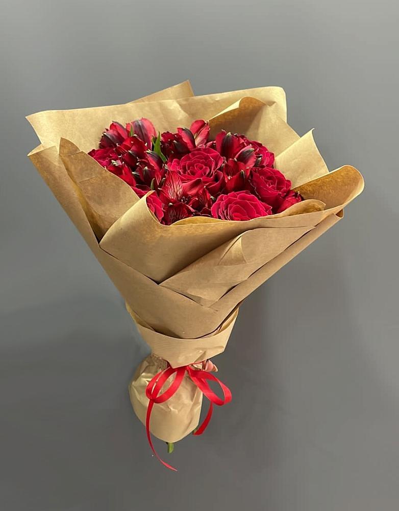 Букет цветов из: Альстромерии и Розы в Калининце