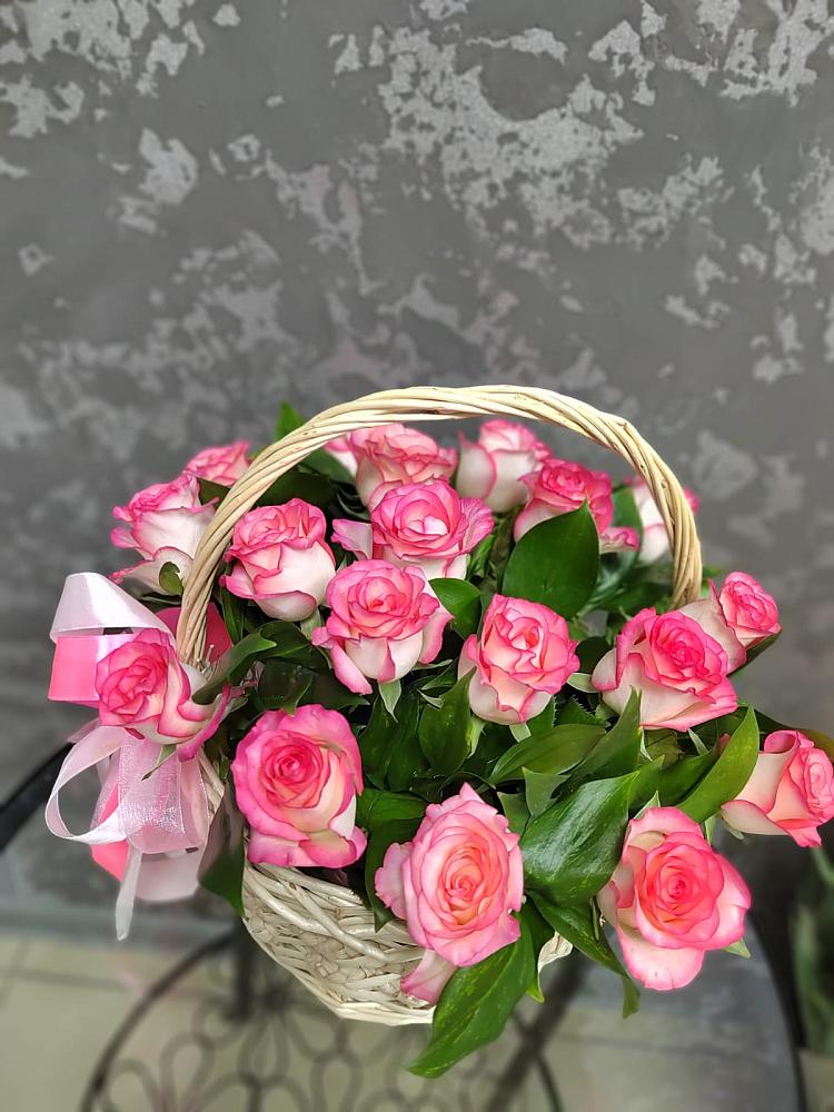 Цветочная композиция из Розы в корзине в Калининце
