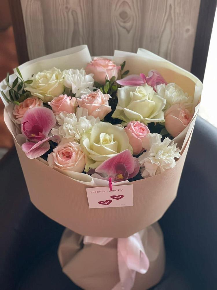 Букет цветов из: Орхидеи, Розы и Гвоздики в Калининце