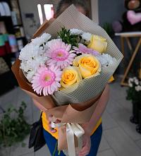 Букет цветов из:  Герберы, Розы и Хризантемы в Калининце