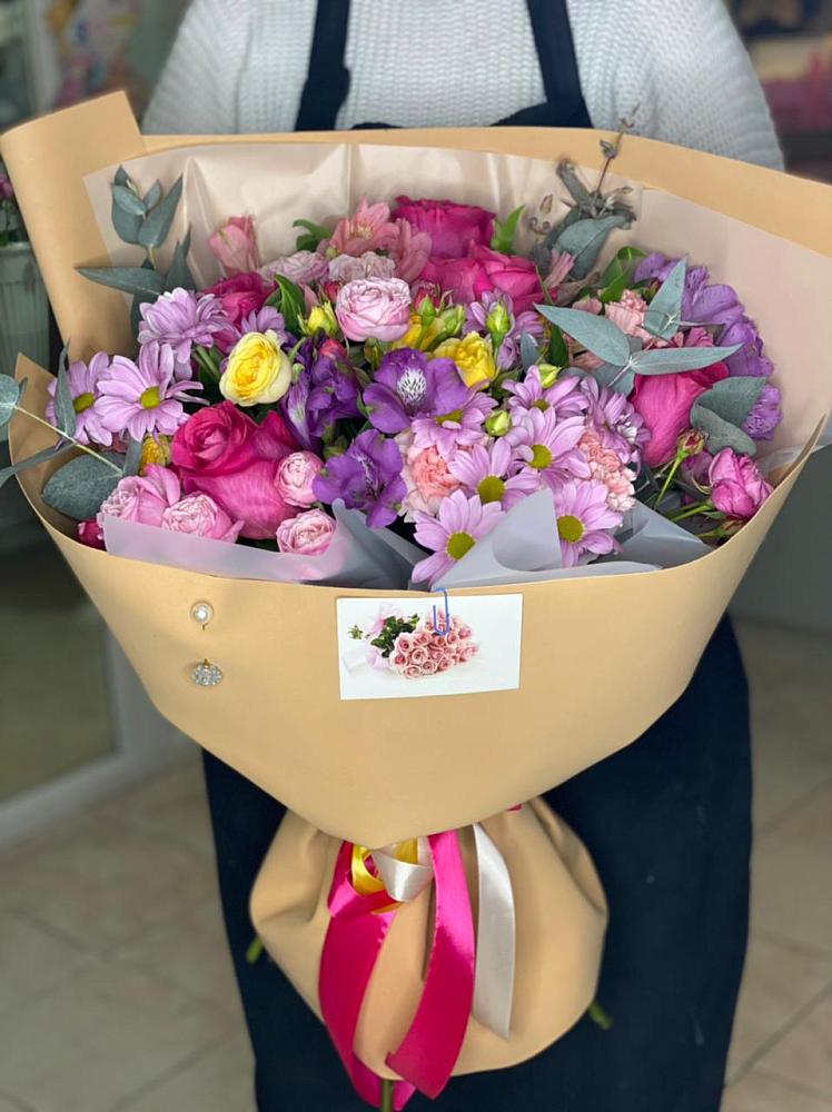 Букет цветов из: Хризантемы, Гвоздики и Альстромерии в Калининце