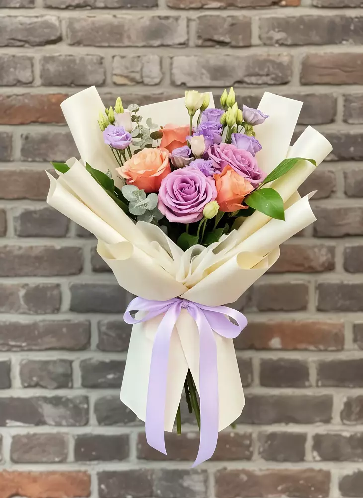 Букет цветов из: Лизиантусы и Розы в Калининце