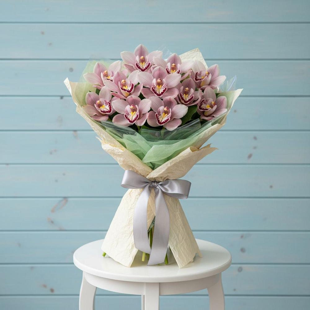 Букет цветов из: Орхидеи и Розы в Калининце