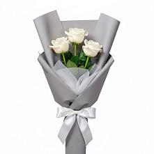 Букет 3 белые розы в Калининце