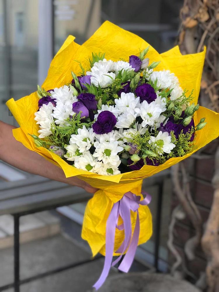 Букет цветов из: Ирисы, Хризантемы и Ромашки в Калининце
