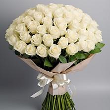 Букет 101 беля роза Белоснежка в Калининце