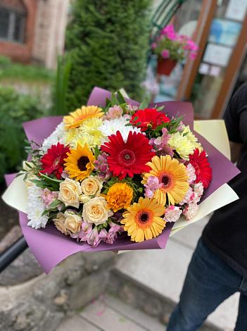 Букет цветов из: Герберы, Ромашки, Хризантемы, Розы и Подсолнухи в Калининце