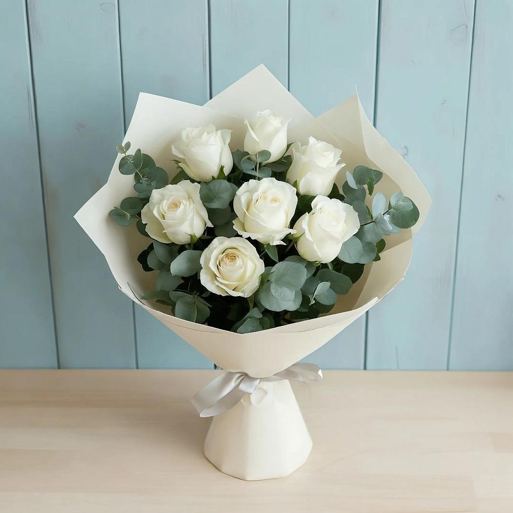 Букет Белые розы в Эвкалипте в Калининце