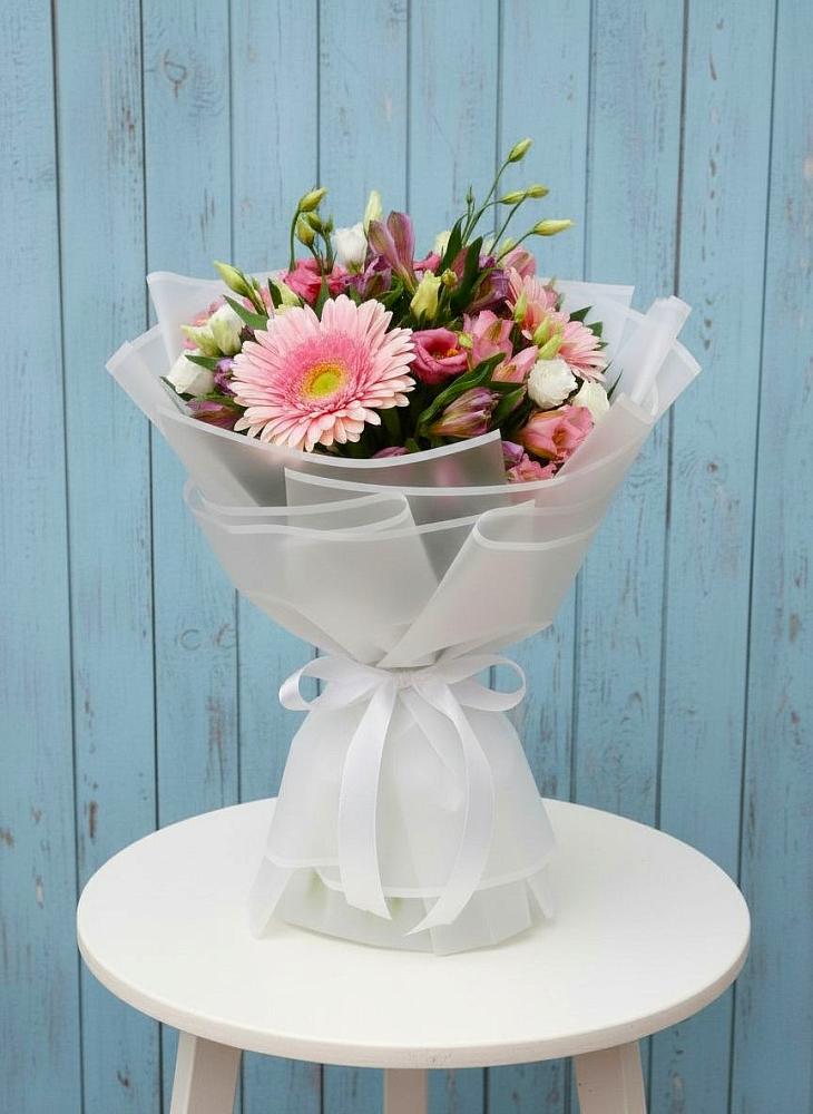 Букет цветов из: Герберы, Альстромерии и Лизиантусы в Калининце