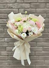 Букет цветов из:  Гвоздики, Розы, Лизиантусы и Хризантемы в Калининце