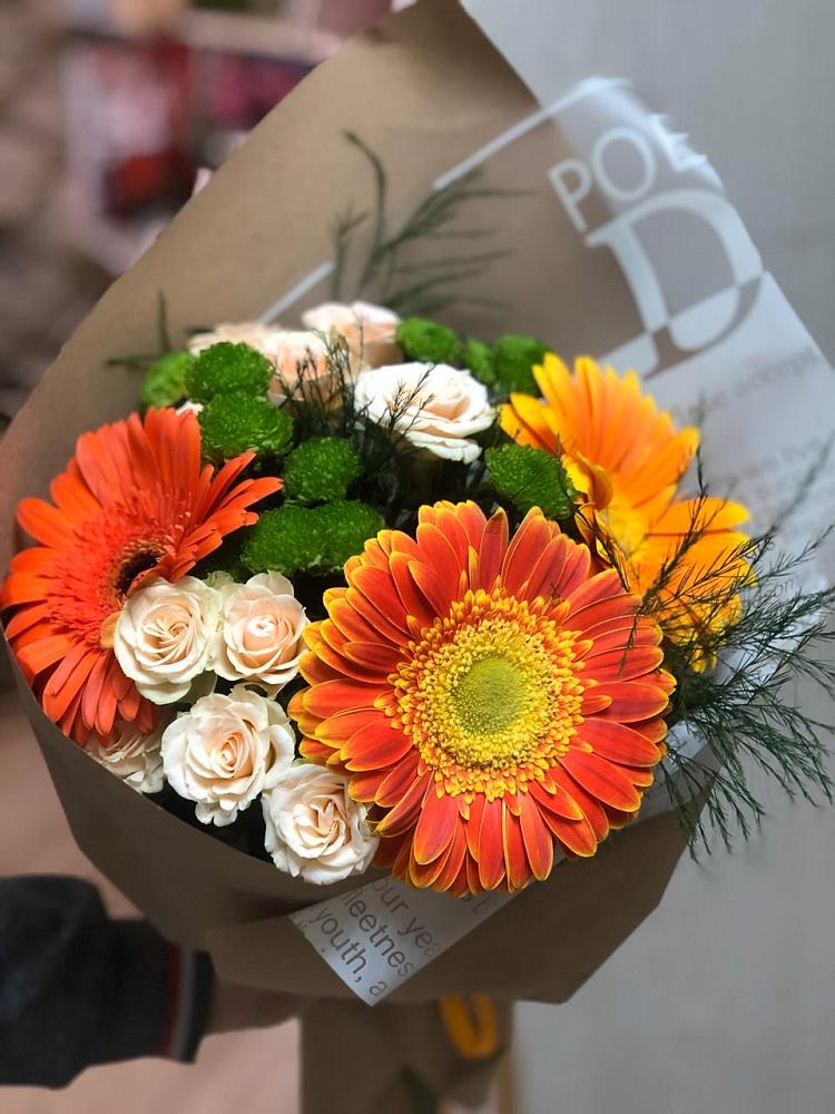Букет цветов из: Герберы, Хризантемы и Розы в Калининце