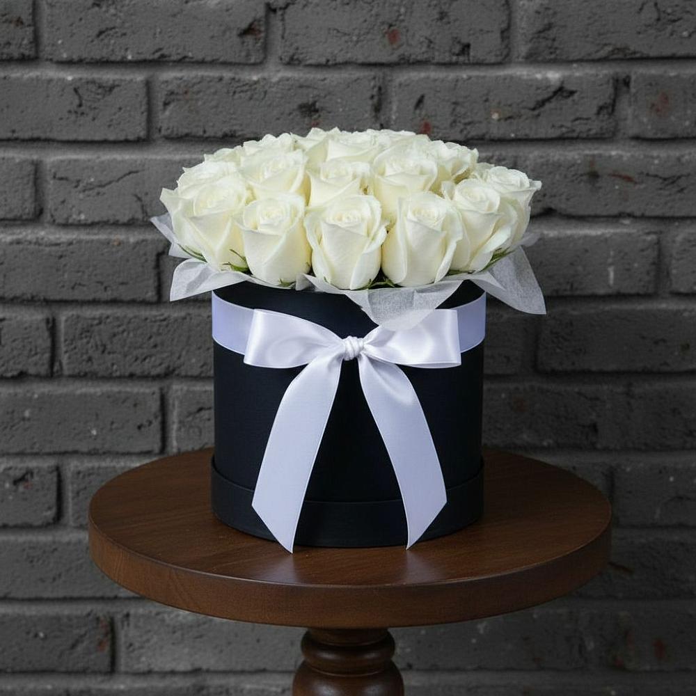 Цветочная композиция из Розы в шляпной коробке в Калининце