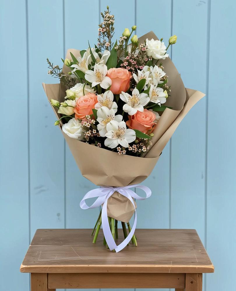 Букет цветов из: Альстромерии, Лизиантусы, Розы и Хризантемы в Калининце