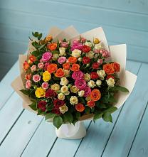 Букет Микс из разноцветных кустовых роз в Калининце